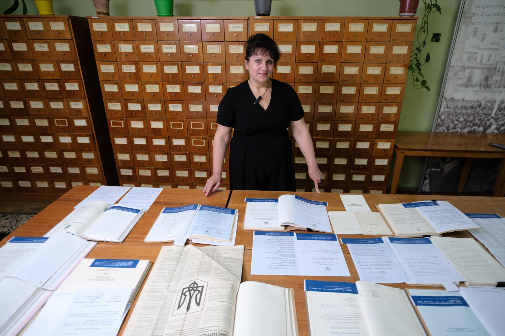 Унікальні кадри Конституції України: як і де зберігають головний документ нації